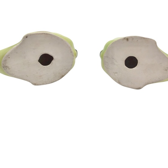 Vintage Chartreuse Whale Salt Pepper Shakers Japan, Mid Century Anthropomorphic - Picture 9 of 11